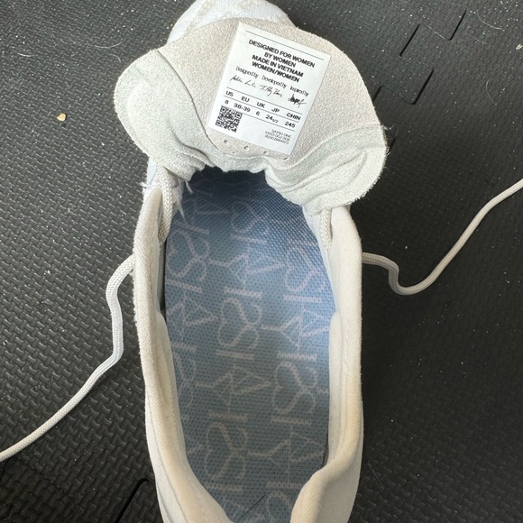 Saysh One Sneakers - Picture 3 of 4